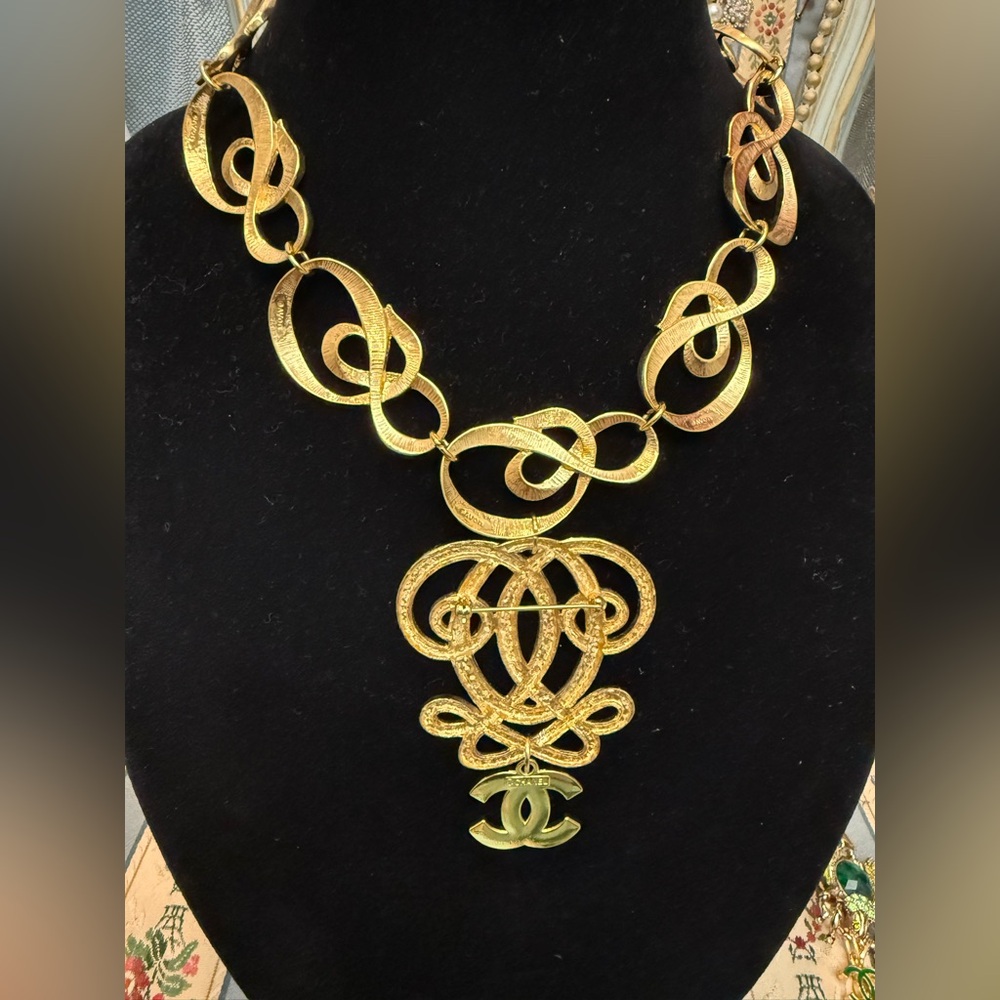Vintage Avon Gold Tone Jewelry Set - Picture 2 of 8